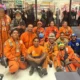 El alcalde de Cali, Alejandro Eder, confirmó la llegada de los voluntarios y agradeció su apoyo para localizar a quienes permanecen bajo los escombros.