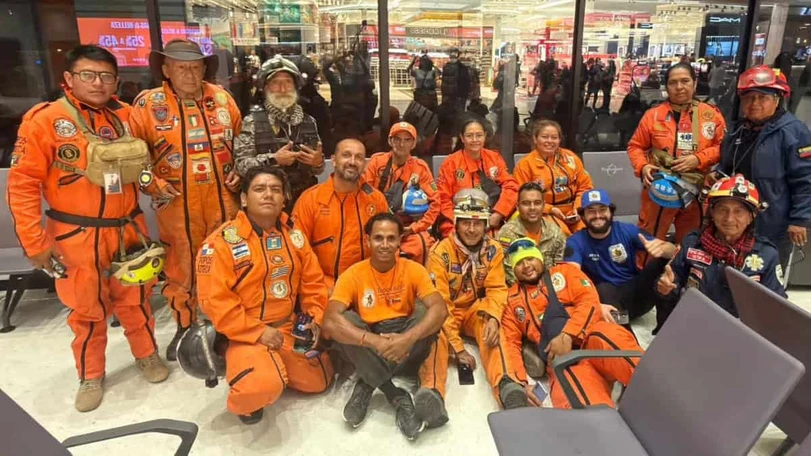 El alcalde de Cali, Alejandro Eder, confirmó la llegada de los voluntarios y agradeció su apoyo para localizar a quienes permanecen bajo los escombros.