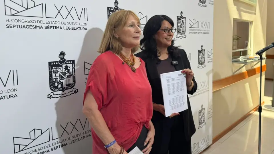 Clouthier respaldó la iniciativa y sostuvo que busca incorporar al texto constitucional derechos que ya están reconocidos a nivel federal, pero que requieren ser homologados en Nuevo León