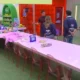 La decisión no fue bien recibida por todos. Cuando los habitantes que permanecieron en la casa conocieron lo ocurrido, comenzaron los reclamos y las discusiones por la falta de comida para los siguientes días.