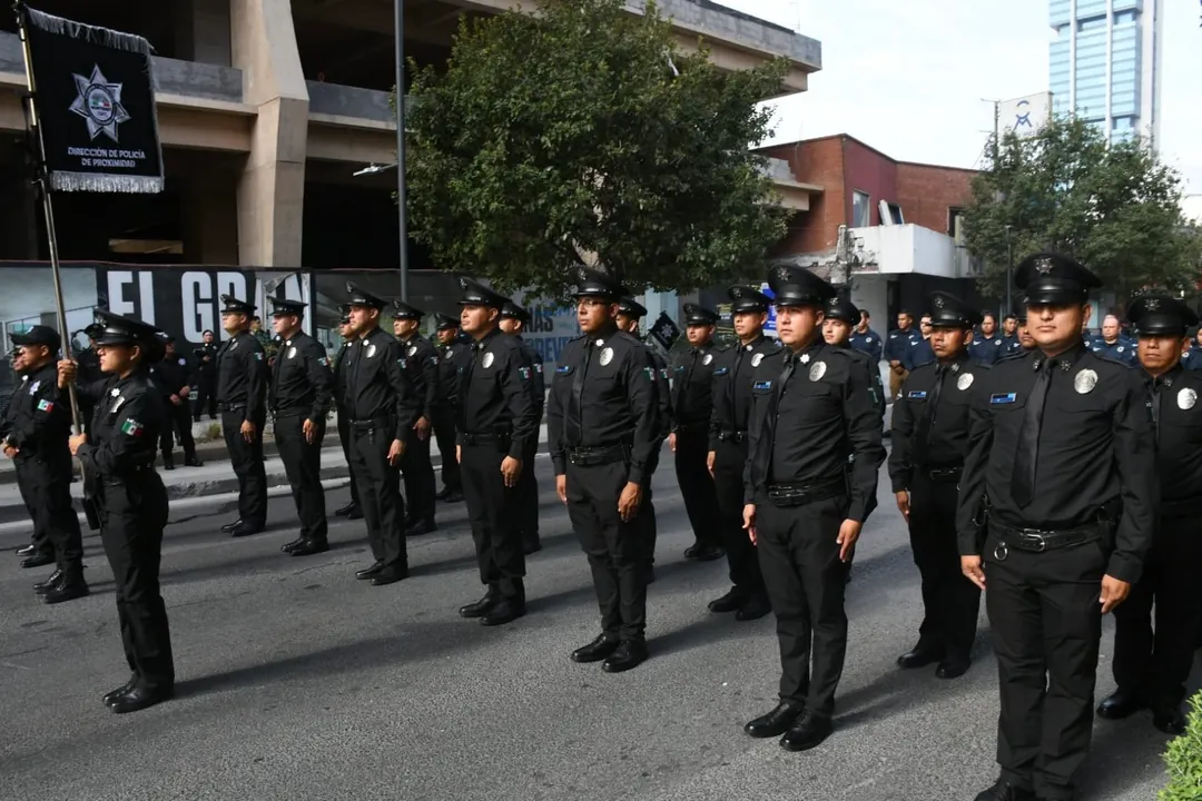Las actividades comenzaron desde las 06:00 horas con una ceremonia de honores a la bandera en los patios de la corporación, encabezada por la escolta y la banda de guerra de la institución.