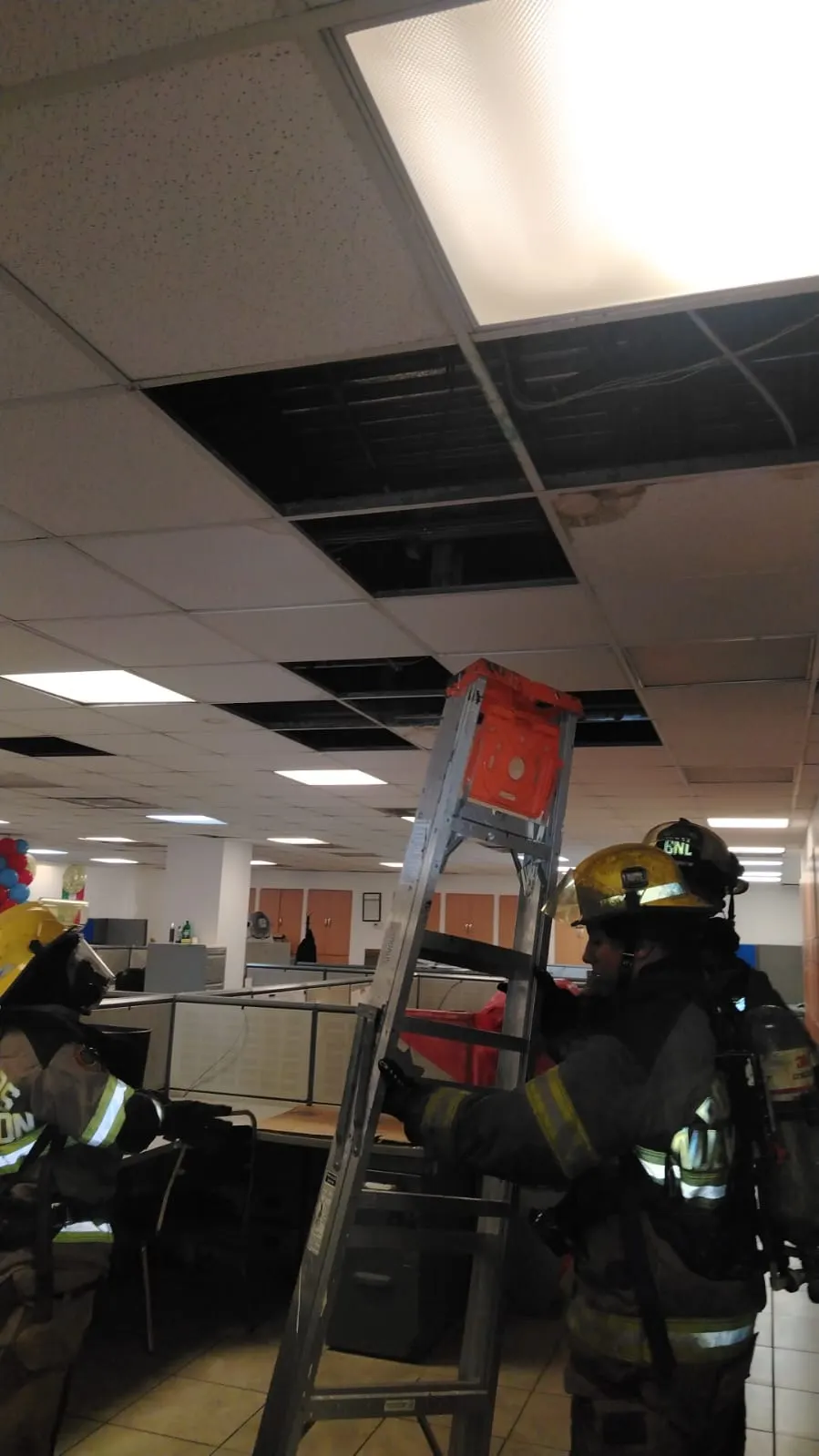 La evacuación se realizó como medida preventiva y, hasta el momento, no se reportan personas lesionadas