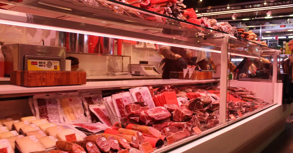 Los grupos también señalaron que las interrupciones laborales se han extendido a distintos puntos de la cadena de suministro y advirtieron que estos problemas podrían terminar repercutiendo en los consumidores mediante mayores precios de la carne.
