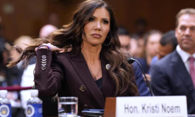 El divorcio también se produce después de la salida de Kristi Noem del Departamento de Seguridad Nacional, cargo que ocupó durante la administración de Donald Trump.