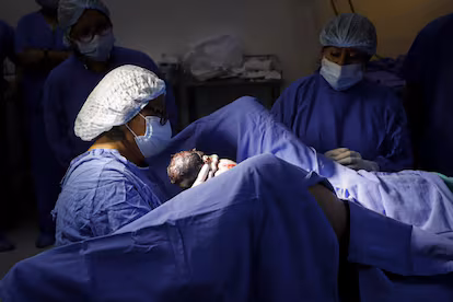 Entre las líneas que se analizan se encuentra lo ocurrido dentro del área neonatal desde el punto de vista laboral y las condiciones en las que fueron atendidos los bebés.