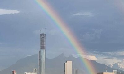 Protección Civil de Nuevo León también captó el fenómeno desde sus instalaciones y aprovechó la imagen para dar la bienvenida al otoño, estación que llegó acompañada de precipitaciones en varias regiones del estado.