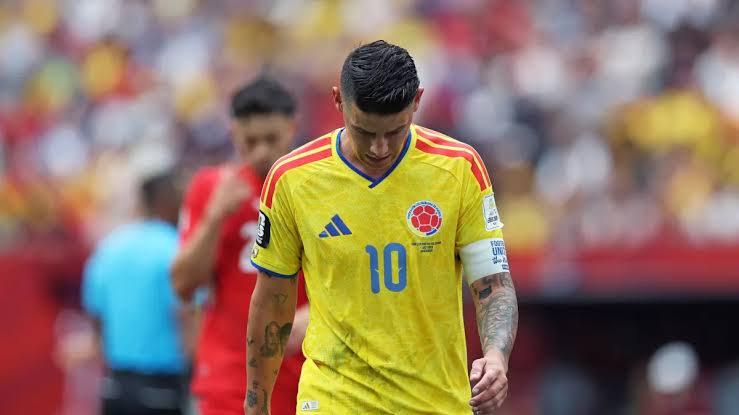 Durante su trayectoria con la selección, el volante portó el emblemático número 10 y también asumió la capitanía.