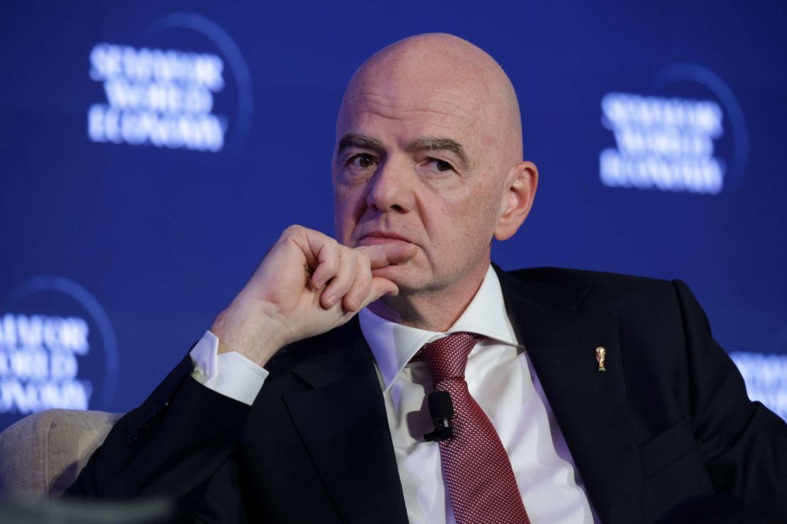 La petición ocurre después de que FIFA abandonara el proyecto FIFA Forward Enterprise (FFE), una iniciativa que contemplaba crear una nueva entidad comercial con una valoración aproximada de 20 mil millones de dólares y captar hasta 4 mil 200 millones mediante inversión externa.