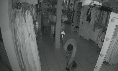 Tras ingresar, el hombre habría sustraído mil 500 pesos en efectivo y mercancía con un valor aproximado de 20 mil pesos.