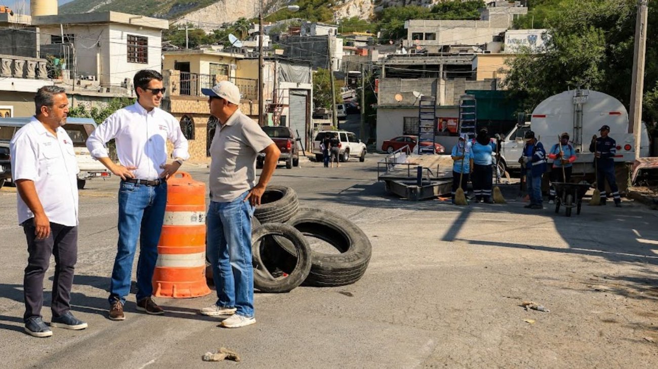 Segovia agregó que el municipio analiza con el Cabildo de Monterrey la posibilidad de elevar las sanciones por tirar basura o escombro en la vía pública