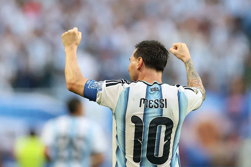 La historia de Messi con Argentina comenzó cuando era apenas un adolescente y continuó durante más de dos décadas, en las que también enfrentó fuertes críticas antes de alcanzar los grandes títulos