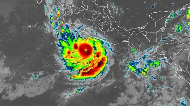 Las autoridades mantienen una vigilancia por condiciones de tormenta tropical desde Técpan de Galeana, Guerrero, hasta Manzanillo, Colima