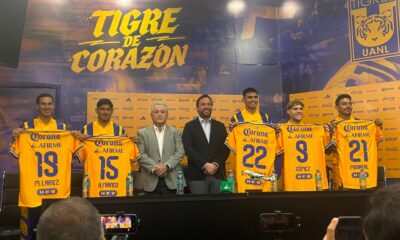 La ceremonia estuvo encabezada por Víctor Manuel Vucetich, técnico interino y vicepresidente deportivo del club, así como por Carlos Valenzuela, vicepresidente ejecutivo de Tigres.