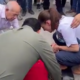 Al observar lo ocurrido, Sheinbaum pidió detenerse unos metros adelante y descendió de su vehículo para acercarse a la mujer