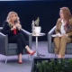 Durante la charla, Yuri habló sobre el significado de canciones como “Detrás de mi ventana”, que aborda la situación de mujeres que dependen económicamente de sus parejas y permanecen dedicadas al hogar