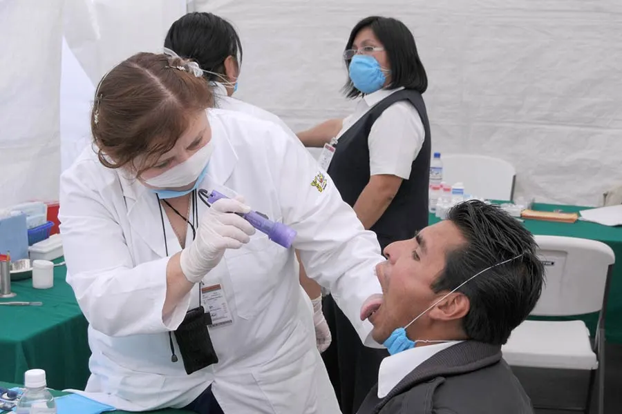 De acuerdo con la información presentada sobre el SUS, la atención seguirá criterios homologados, de manera que los pacientes reciban un modelo de atención similar independientemente del consultorio al que acudan