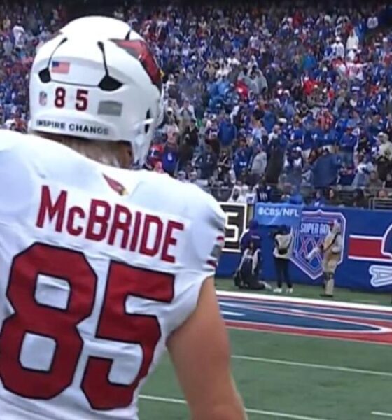 El momento ocurrió durante un partido que los Cardinals terminaron perdiendo por una diferencia de 12 puntos frente a Nueva York, pero el supuesto comportamiento del oficial terminó convirtiéndose en uno de los episodios más comentados del encuentro.