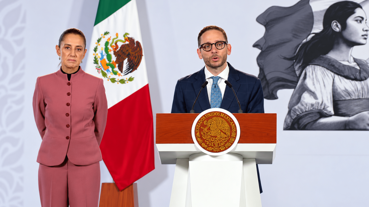 Por otra parte, el subsecretario señaló que el Gobierno federal revisa contratos de distribución farmacéutica en los que detectó costos que considera excesivos.