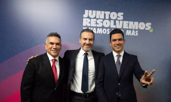 La señal política se reforzó al finalizar el evento, cuando los dirigentes nacionales del PAN, Jorge Romero, y del PRI, Alejandro Moreno, confirmaron que ambos partidos mantienen conversaciones para competir juntos en Nuevo León en 2027.