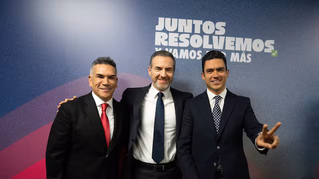 La señal política se reforzó al finalizar el evento, cuando los dirigentes nacionales del PAN, Jorge Romero, y del PRI, Alejandro Moreno, confirmaron que ambos partidos mantienen conversaciones para competir juntos en Nuevo León en 2027.