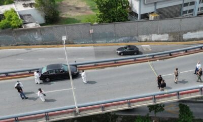 Tras el ataque, elementos de distintas corporaciones de seguridad acudieron para acordonar el área y permitir la recolección de indicios