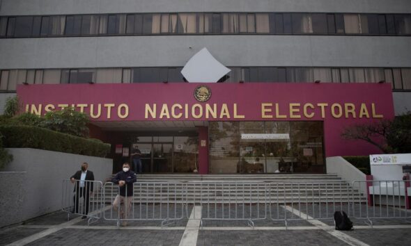 La renuncia de Guadalupe Taddei ocurre en medio de cuestionamientos sobre presuntas irregularidades en contrataciones del Instituto Nacional Electoral y posibles conflictos de interés relacionados con proveedores del organismo.