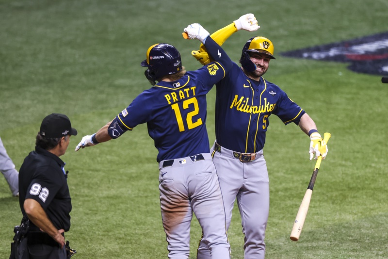 Con este resultado, Milwaukee dejó atrás el recuerdo de su única aparición anterior en el Clásico de Otoño, en 1982, cuando cayó ante los Cardinals de San Luis, y escribió una nueva página en la historia de la franquicia.