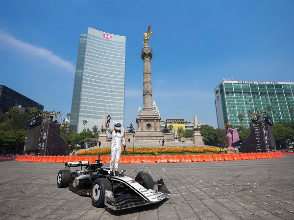 Durante el evento, el tapatío agradeció el respaldo de sus seguidores y reconoció que el apoyo del público mexicano fue una de las razones que lo motivaron a regresar a la máxima categoría del automovilismo