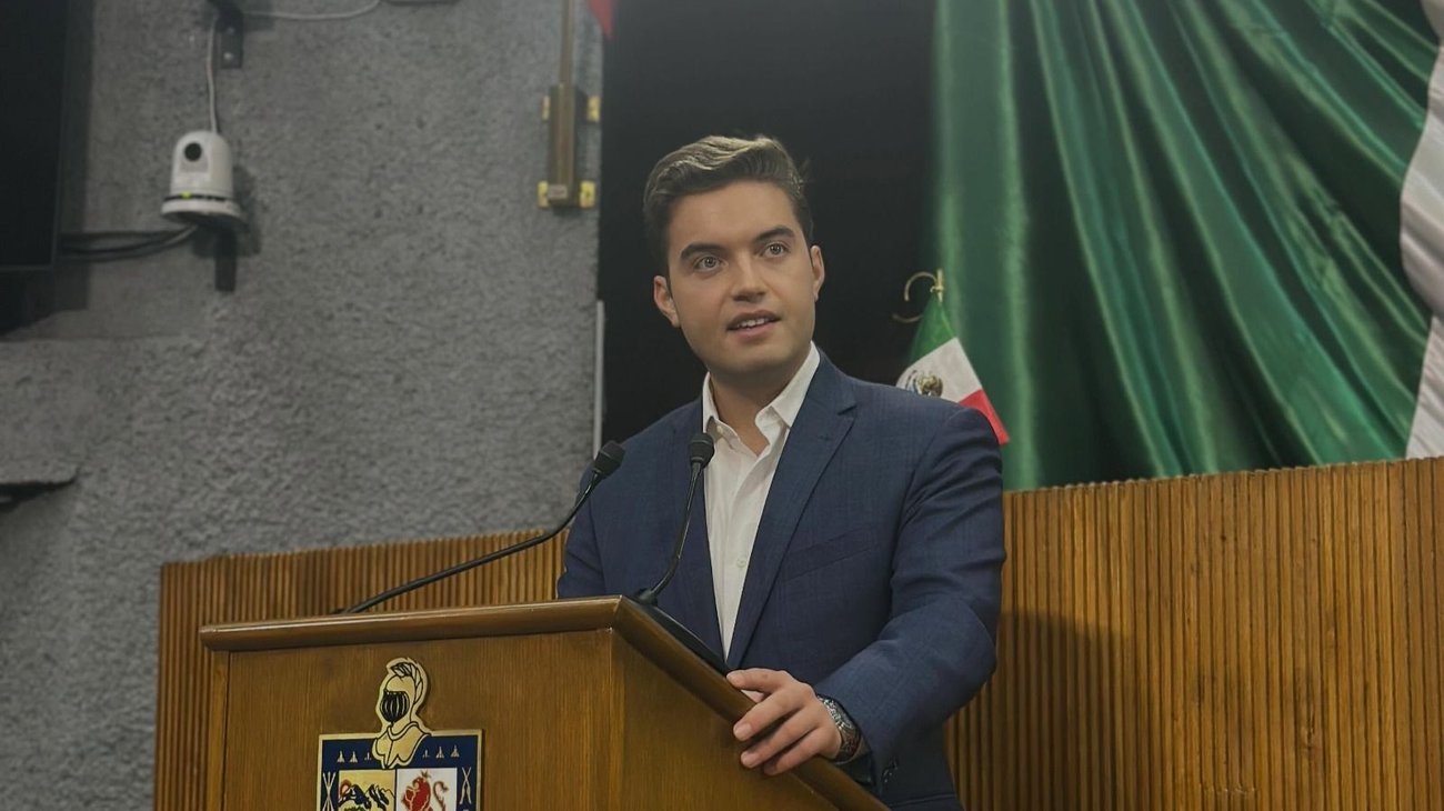 El petista explicó que Morena eligió a Flores Carrales como coordinadora estatal de la Defensa de la Transformación y la Soberanía Nacional mediante un proceso interno en el que el PT no participó.
