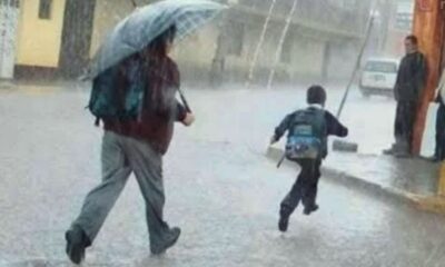 La dependencia señaló que la acumulación de agua, los encharcamientos y los escurrimientos en distintas vialidades pueden complicar los traslados de estudiantes, familiares y personal docente, por lo que pidió priorizar la seguridad.