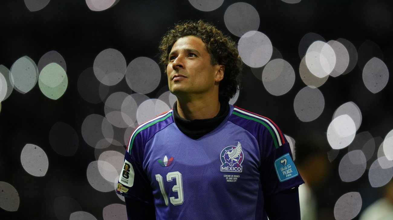 A lo largo de su carrera con México, Memo Ochoa disputó 154 partidos, cifra que lo coloca como el arquero con más encuentros con la camiseta tricolor y como el tercer futbolista con más apariciones, únicamente por detrás de Claudio Suárez y Andrés Guardado.