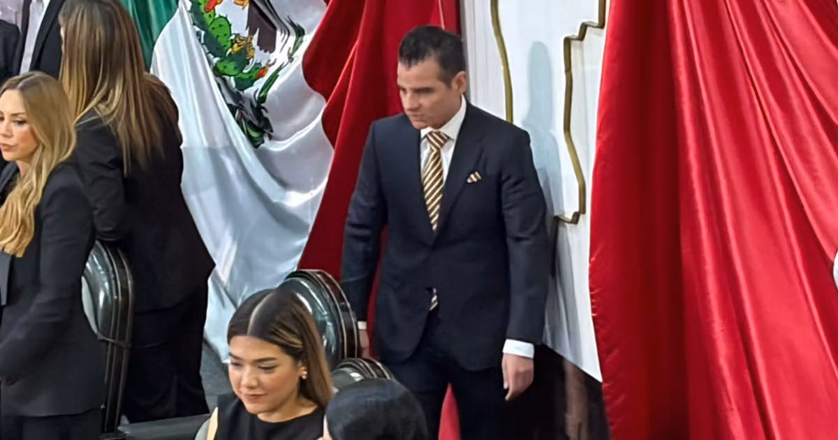 La ausencia del mandatario estatal ocurre mientras se encuentra en la Ciudad de México, donde desde el martes sostuvo un encuentro presencial con la presidenta Claudia Sheinbaum