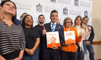 La entrega se produjo después de una sesión solemne en la que Flores se presentó sin el documento y, según denunció posteriormente, no recibió la palabra.