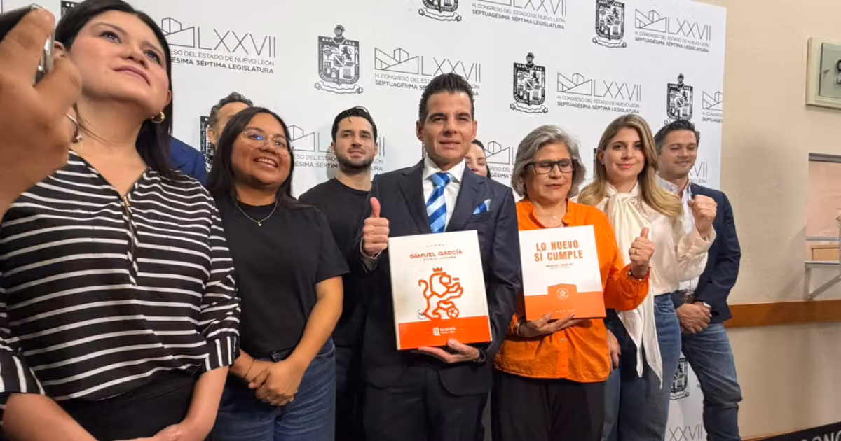 La entrega se produjo después de una sesión solemne en la que Flores se presentó sin el documento y, según denunció posteriormente, no recibió la palabra.
