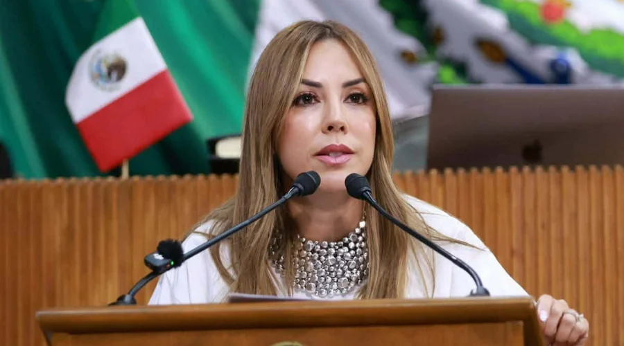 El reacomodo también impactó al resto de las fracciones. Movimiento Ciudadano cuenta igualmente con 11 legisladores, luego de haber sumado recientemente a los exmorenistas Brenda Velázquez y Mario Soto, además del suplente Francisco del Bosque.