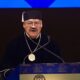 Guzmán López también conmemoró los 55 años de autonomía universitaria de la UANL y señaló que esta condición implica promover el pensamiento crítico, respetar la pluralidad y mantener la colaboración con distintos sectores de la sociedad.
