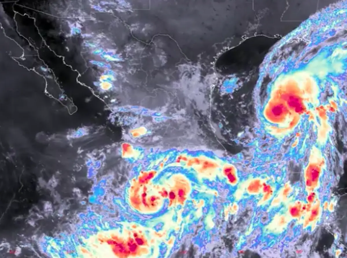 En el Golfo de México y el Caribe, Isaías se encontraba al norte de la península de Yucatán con vientos máximos sostenidos de 130 kilómetros por hora y rachas de hasta 160 kilómetros por hora