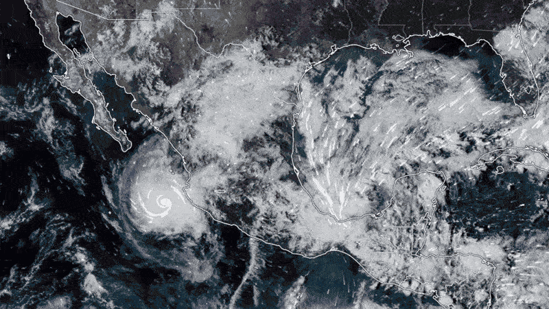 Las autoridades meteorológicas pronosticaron lluvias muy fuertes en la costa y el sur de Jalisco, así como precipitaciones fuertes en el sur de Nayarit y Colima.